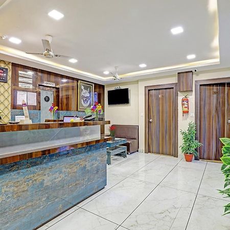 Collection O Hotel Raj Palace Вадодара Экстерьер фото