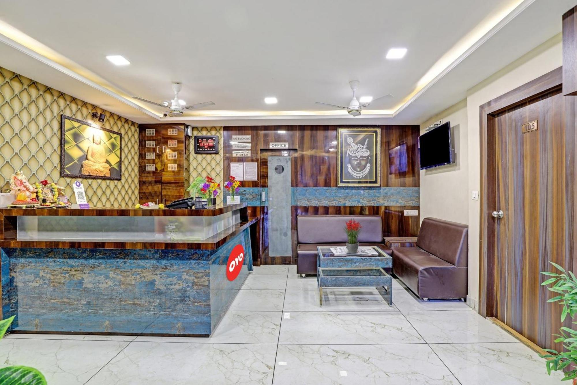 Collection O Hotel Raj Palace Вадодара Экстерьер фото