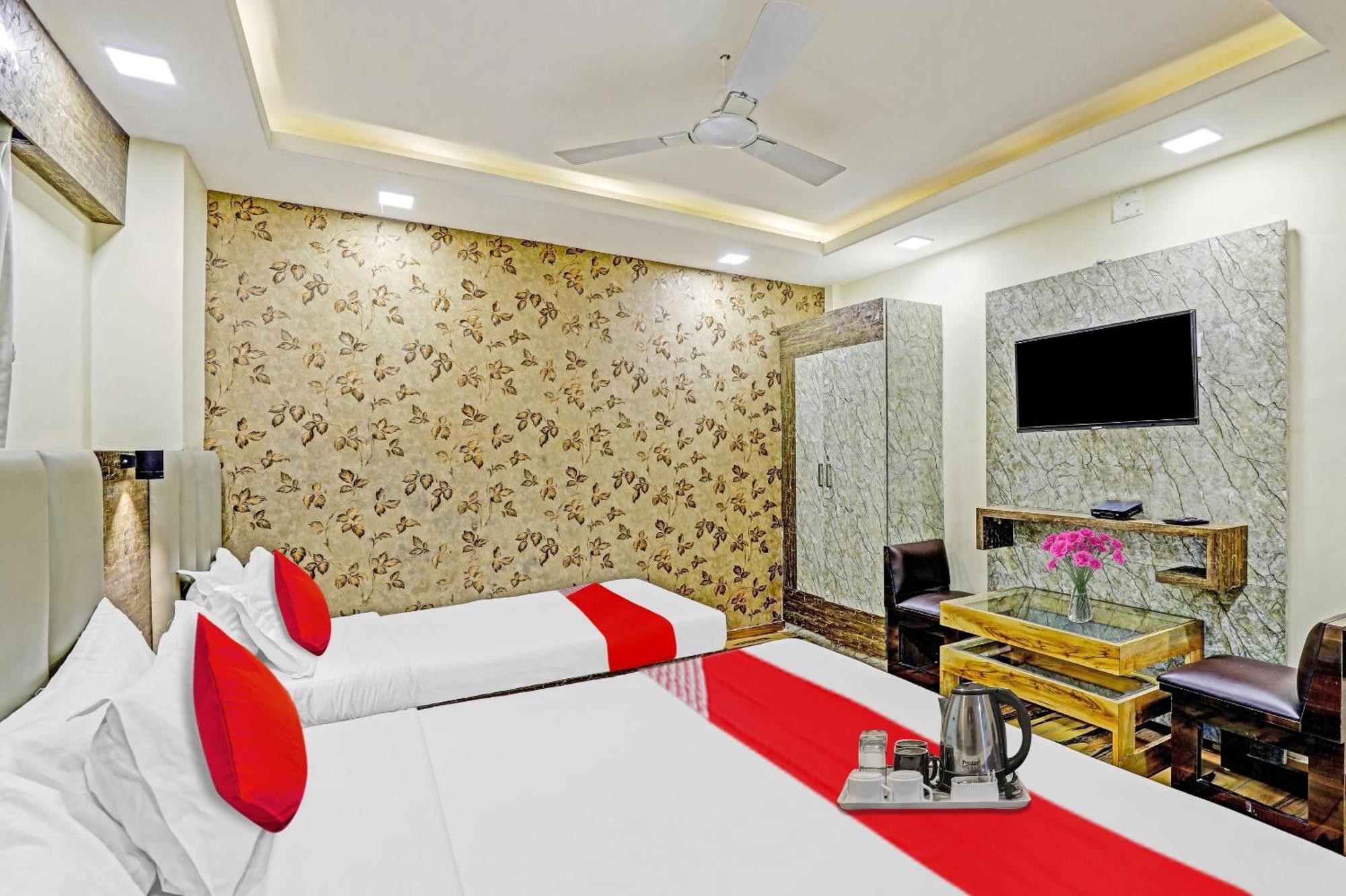 Collection O Hotel Raj Palace Вадодара Экстерьер фото