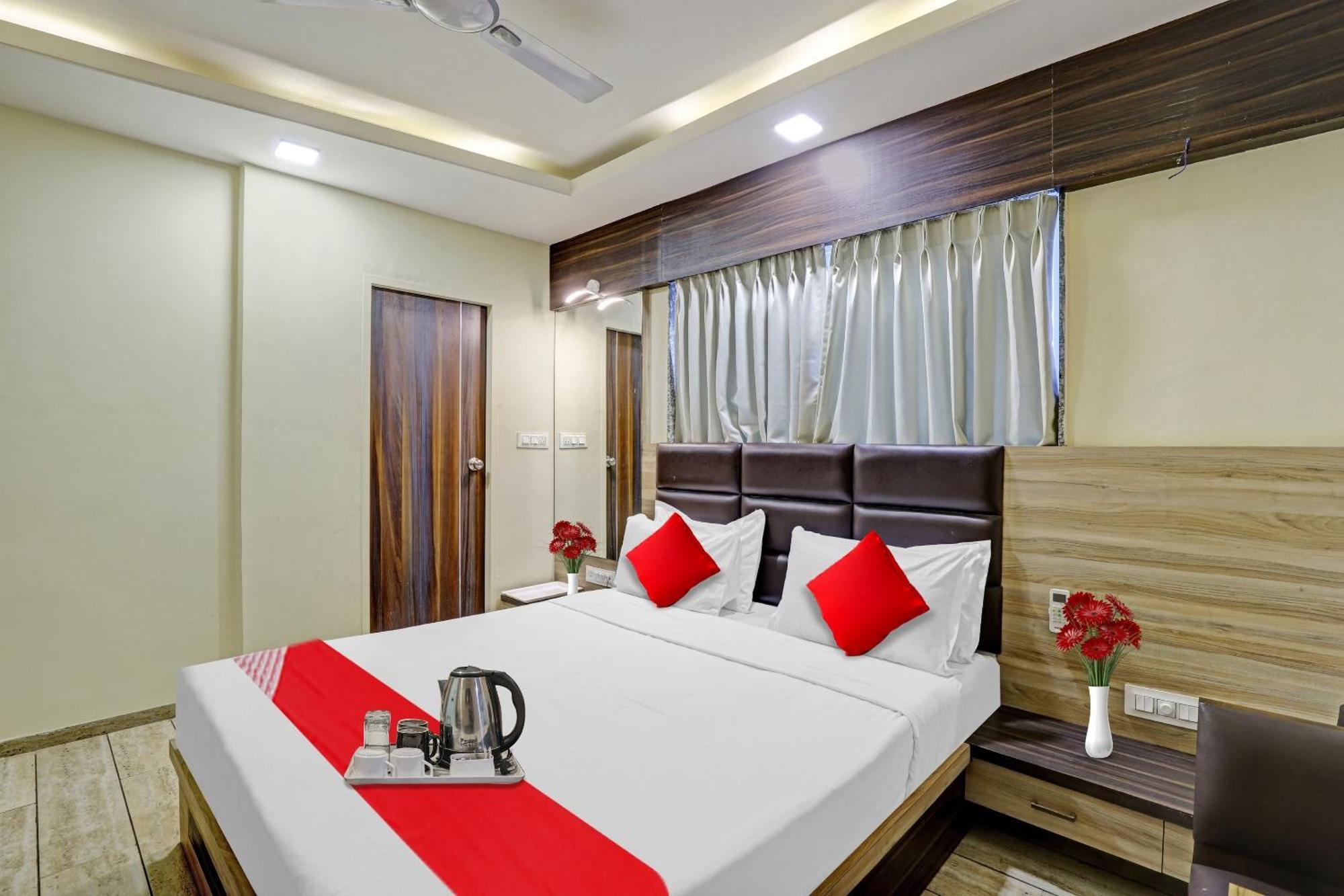Collection O Hotel Raj Palace Вадодара Экстерьер фото