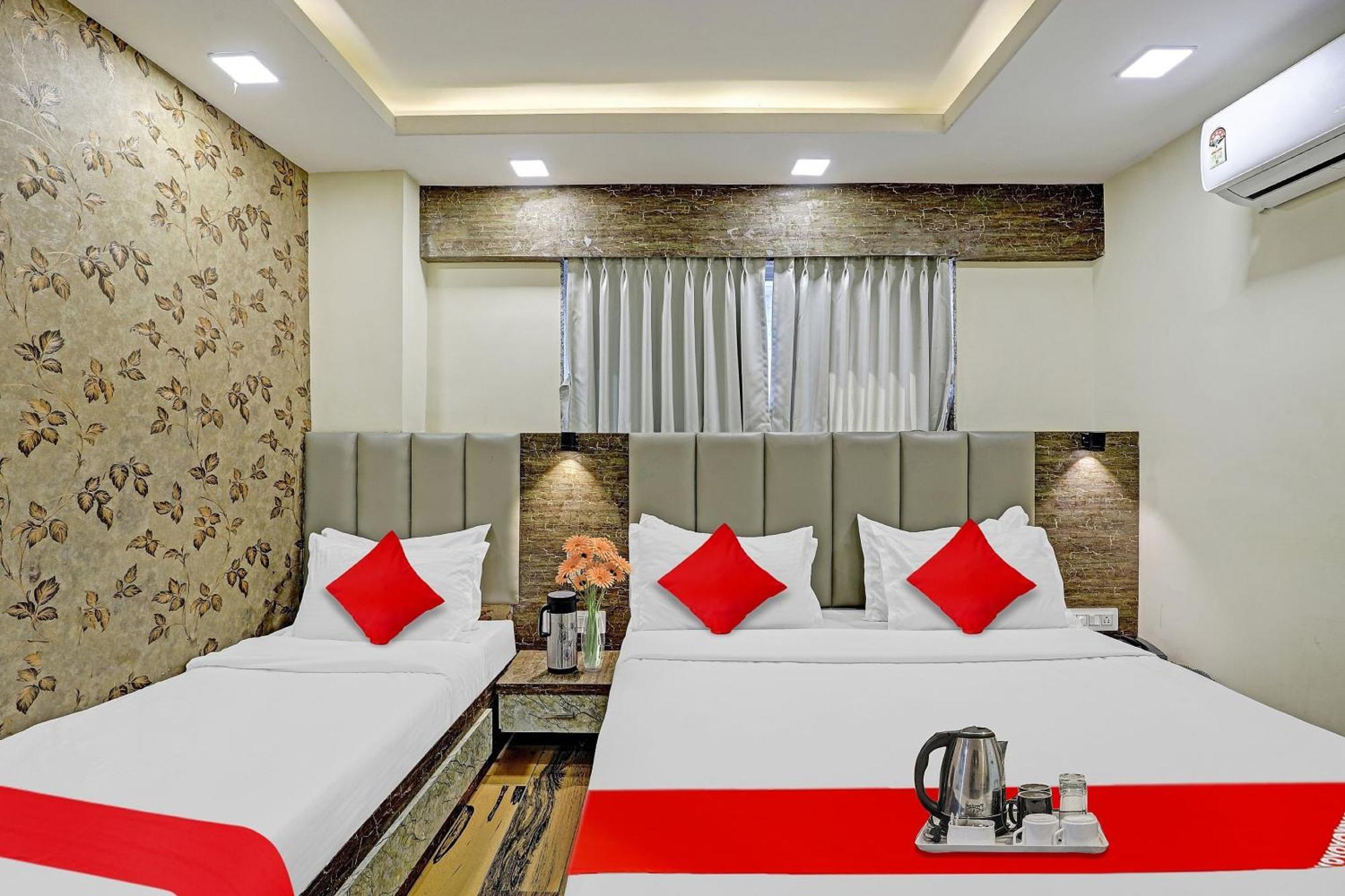 Collection O Hotel Raj Palace Вадодара Экстерьер фото
