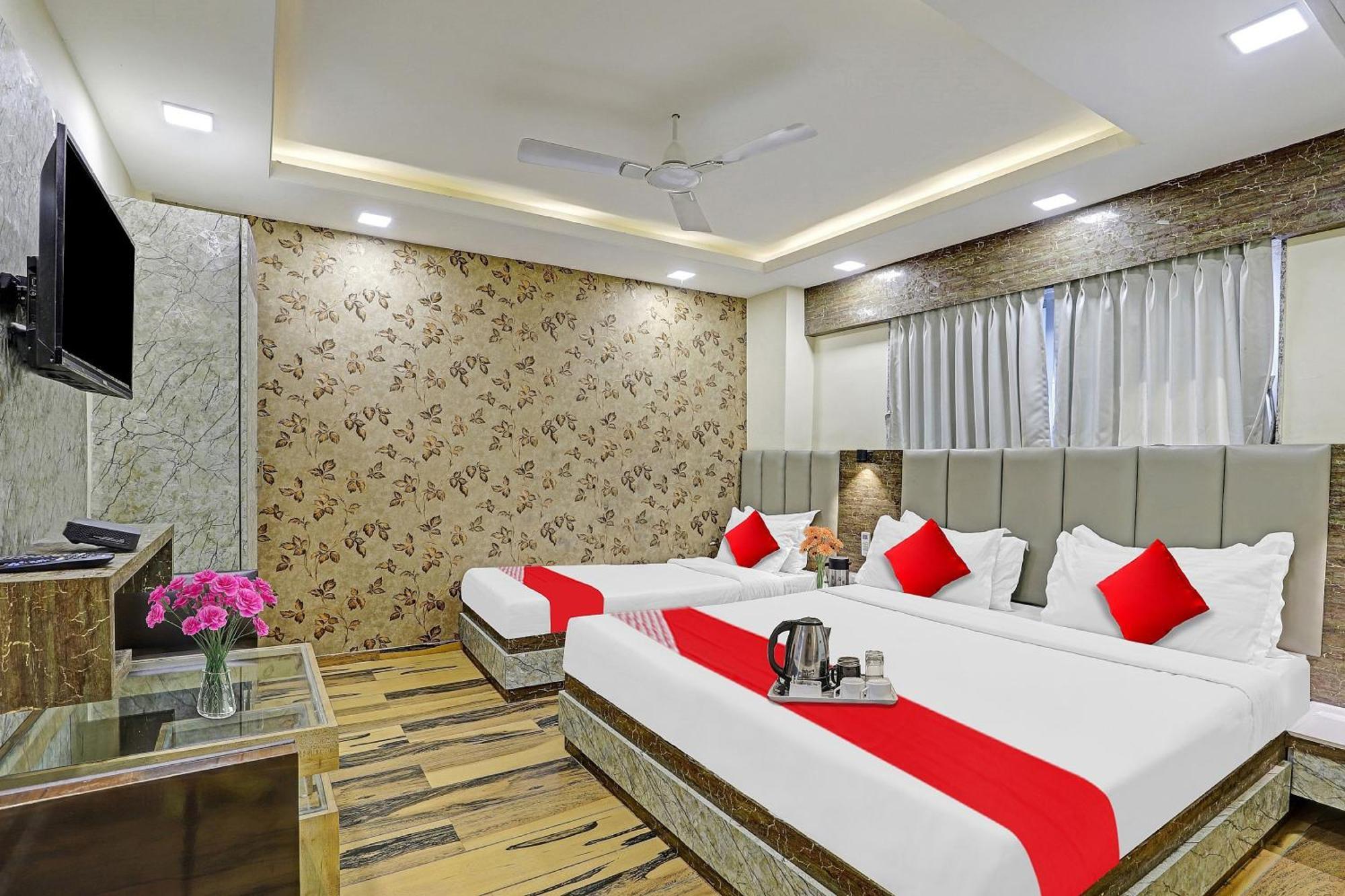 Collection O Hotel Raj Palace Вадодара Экстерьер фото