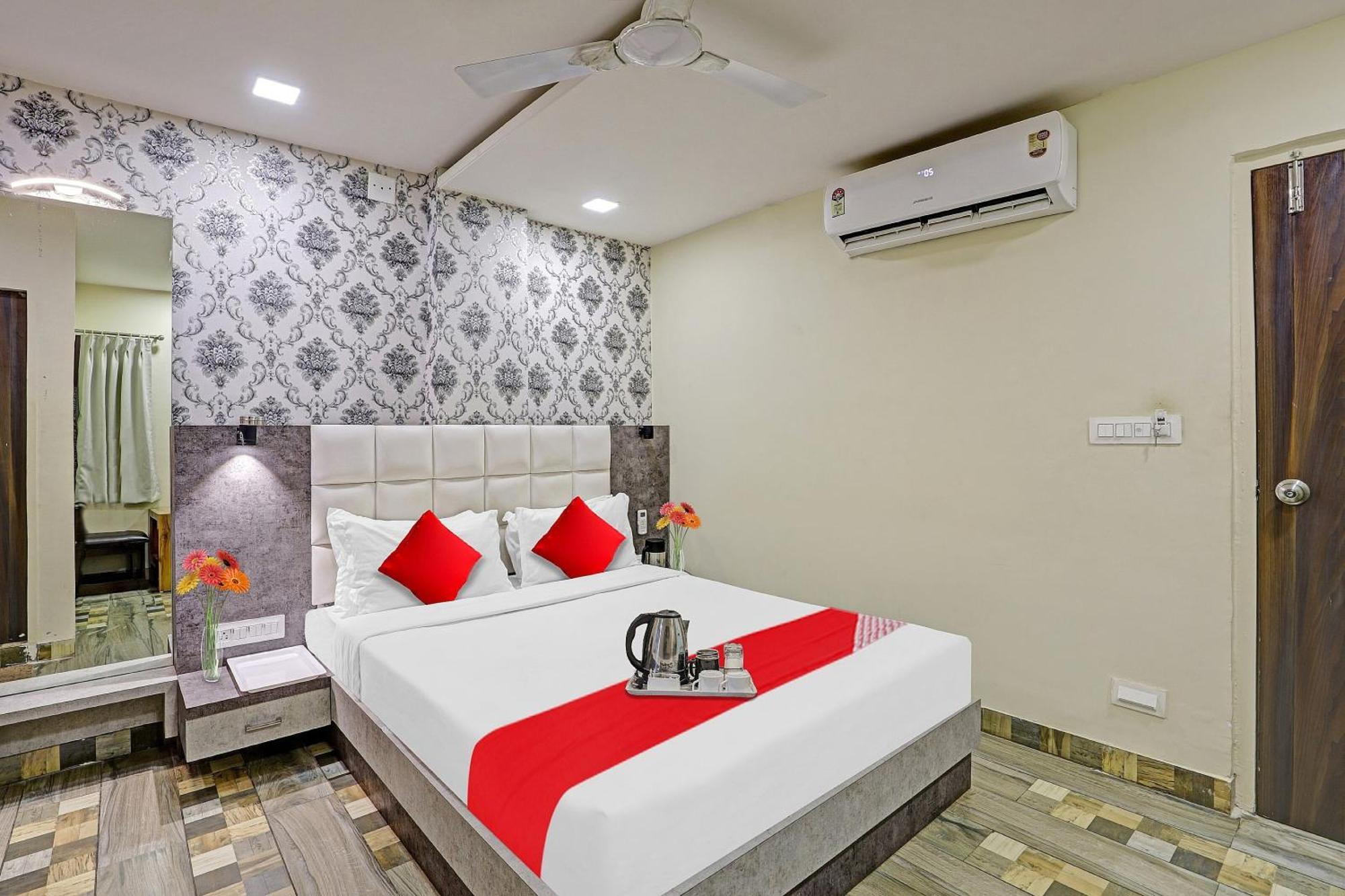Collection O Hotel Raj Palace Вадодара Экстерьер фото