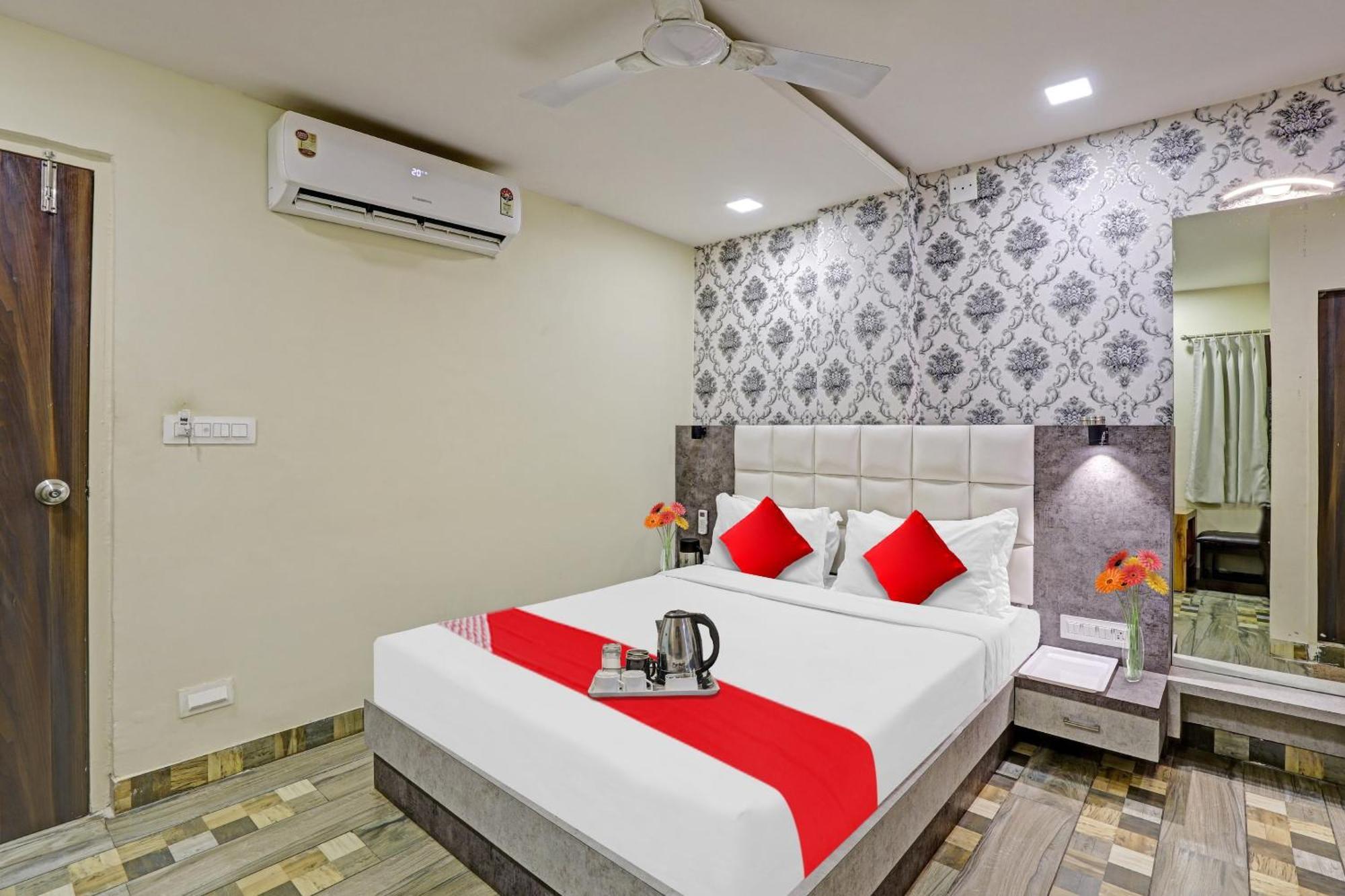 Collection O Hotel Raj Palace Вадодара Экстерьер фото