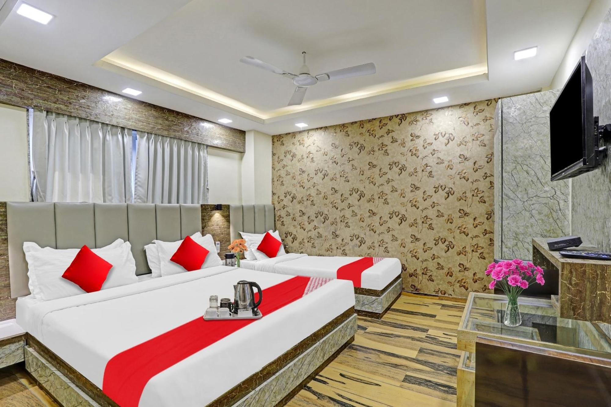 Collection O Hotel Raj Palace Вадодара Экстерьер фото