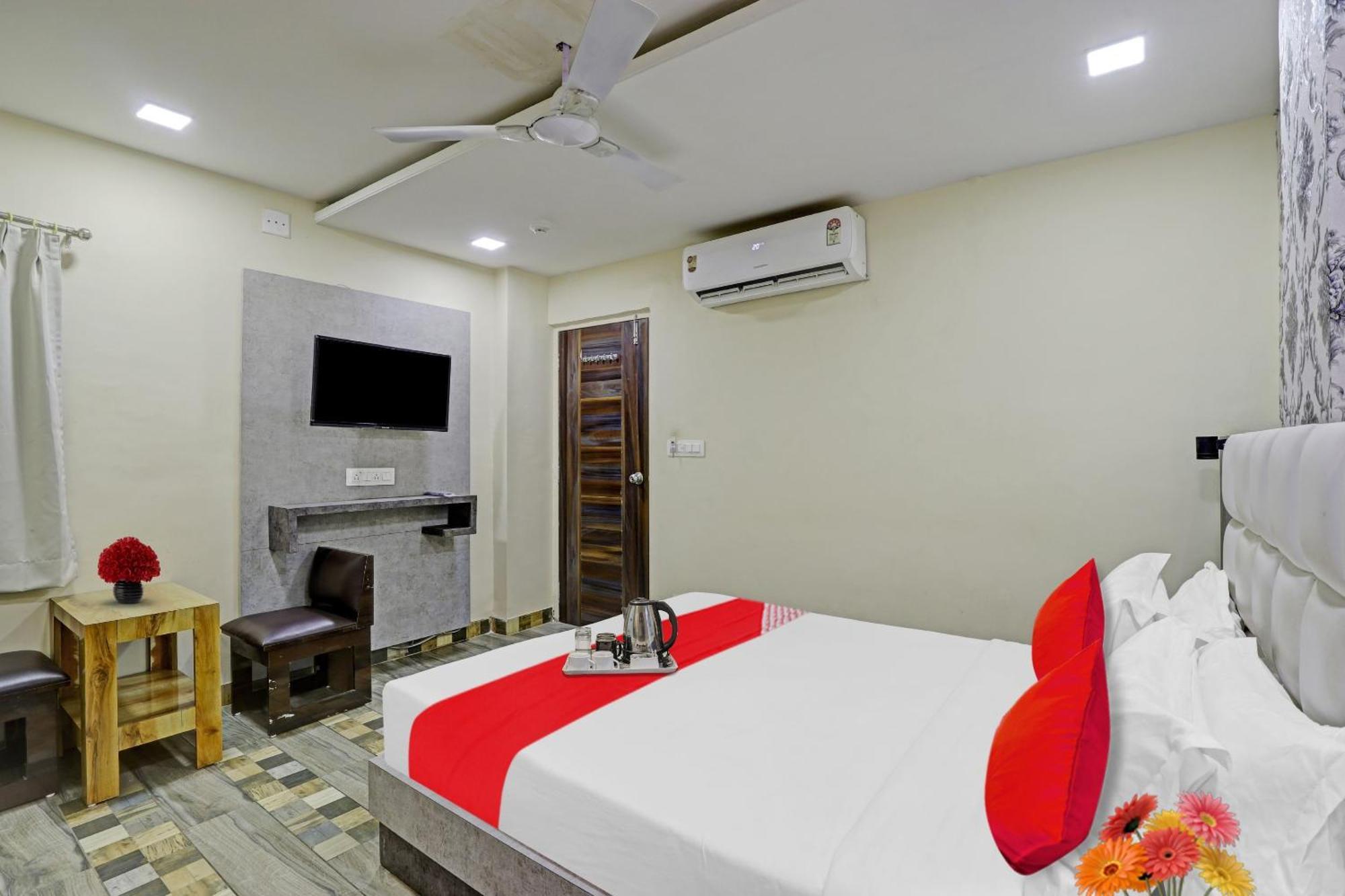 Collection O Hotel Raj Palace Вадодара Экстерьер фото