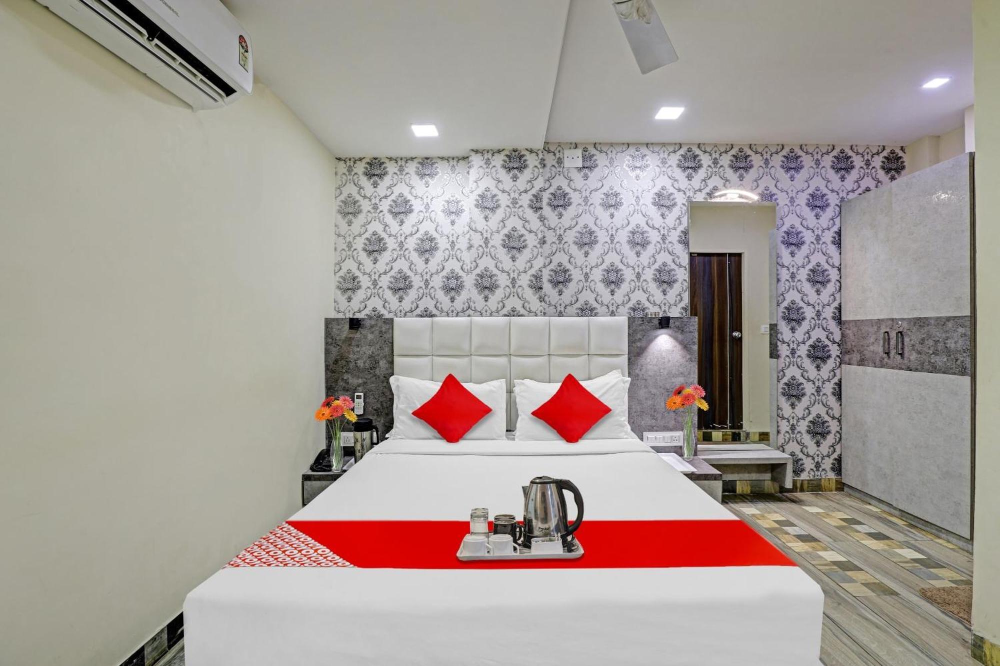 Collection O Hotel Raj Palace Вадодара Экстерьер фото