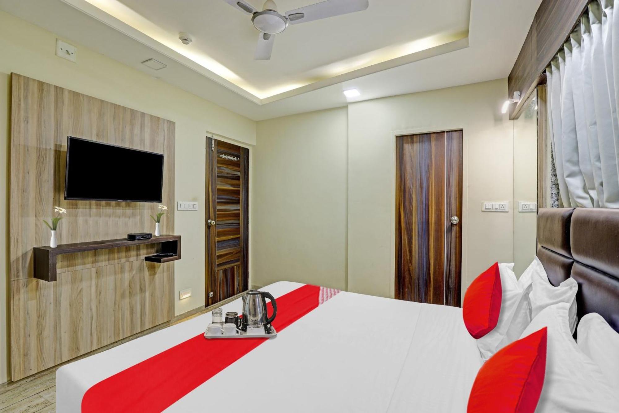 Collection O Hotel Raj Palace Вадодара Экстерьер фото