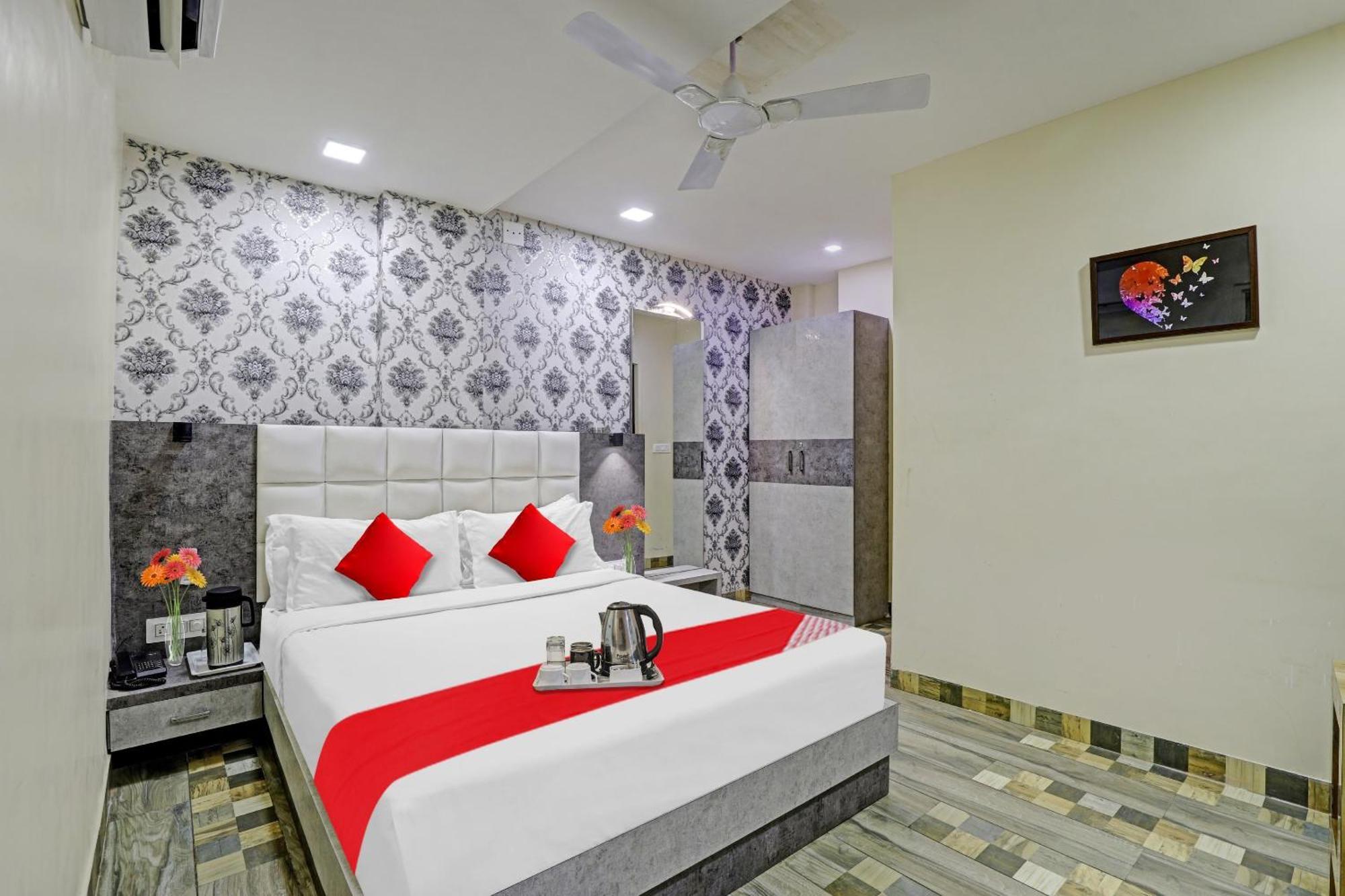Collection O Hotel Raj Palace Вадодара Экстерьер фото